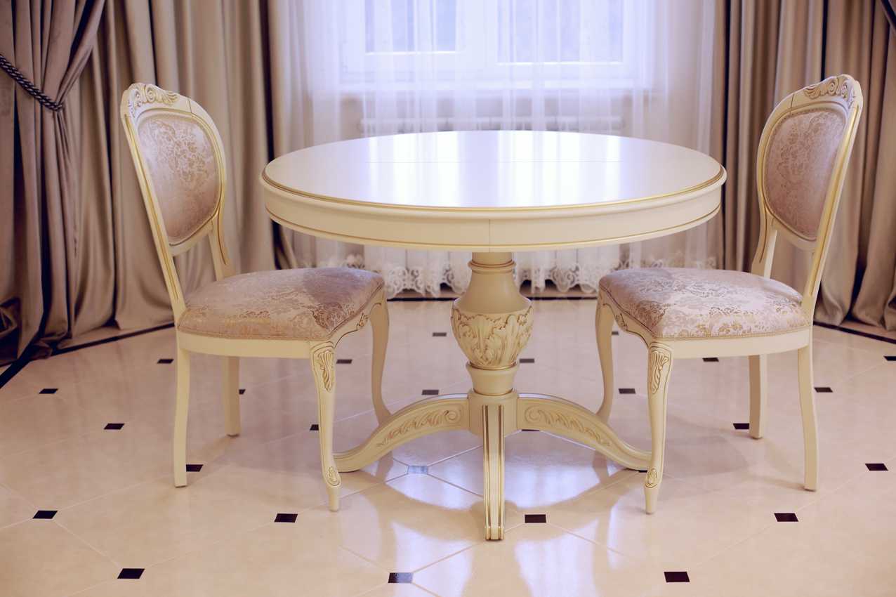 стол белый с патиной золото